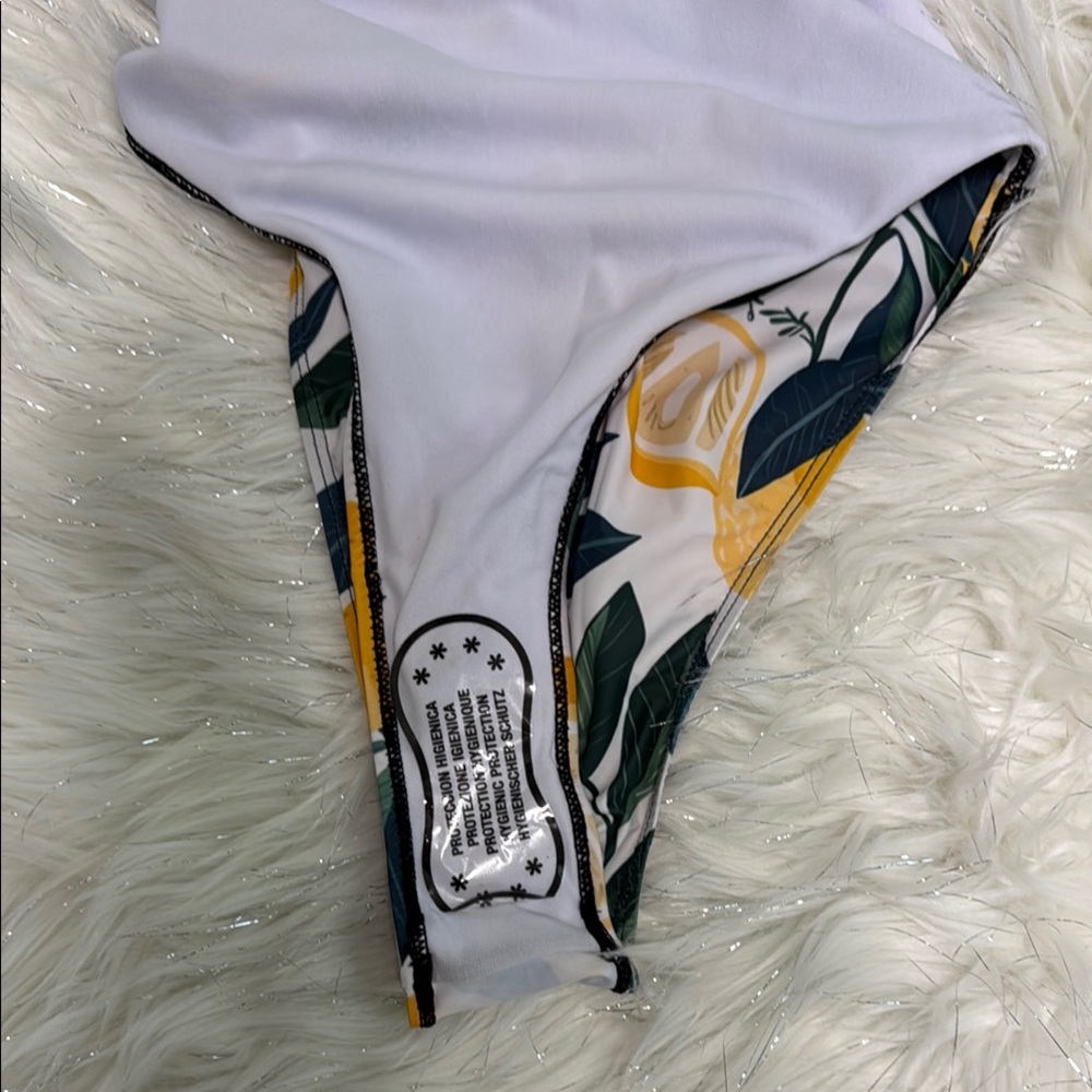 Lemon Print Women’s Swimsuit - Picture 8 of 9
